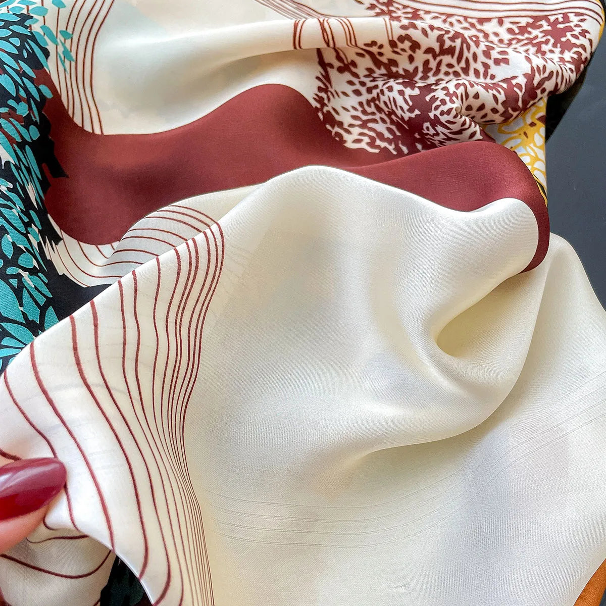 2023 New Silk Scarf 110x110cm Luxury BrandDesigner Pullover Scarf Print Head Large Handkerchief Hijab Shawl Women Bandanna Foula