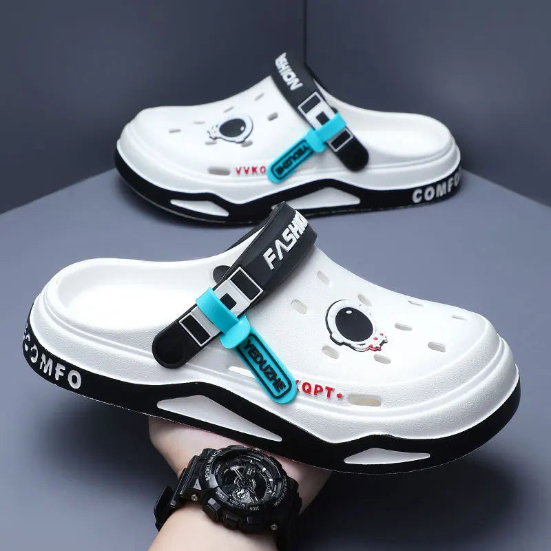 2025 NEW Men Clogs Slippers Fashion Hole Shoes Beach Sandals Indoor House Flats Shoes Lightweight Soft Bathroom Slides