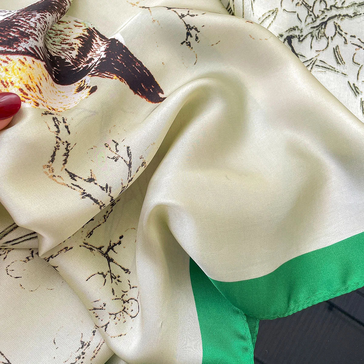2023 New Silk Scarf 110x110cm Luxury BrandDesigner Pullover Scarf Print Head Large Handkerchief Hijab Shawl Women Bandanna Foula