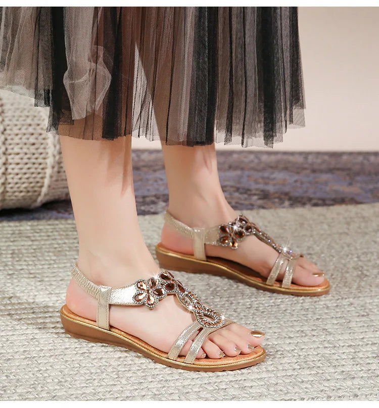 Women Flat Shoes Summer Luxury Designer Rhinestone Sandals Diamond Elegant Glitter Beach Sandals Black Silver Gold Sandals