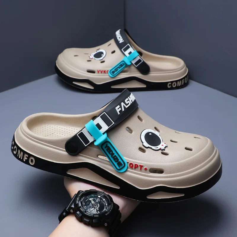 2025 NEW Men Clogs Slippers Fashion Hole Shoes Beach Sandals Indoor House Flats Shoes Lightweight Soft Bathroom Slides