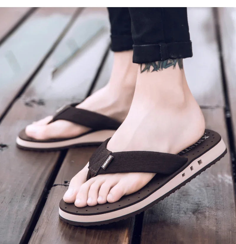 High quality Big Size Hot Sale Flip Flops Men Summer Beach Slippers Men Fashion Brand Breathable Casual Men Slippers Black Blue