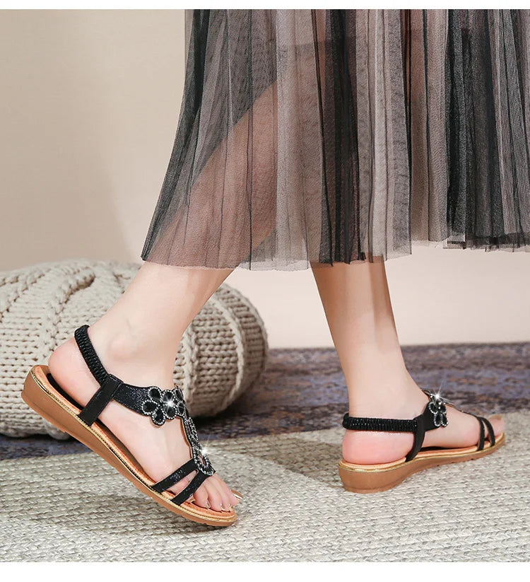 Women Flat Shoes Summer Luxury Designer Rhinestone Sandals Diamond Elegant Glitter Beach Sandals Black Silver Gold Sandals