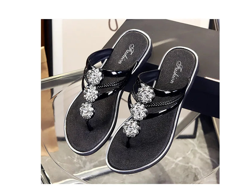 Flip Flops Women Slippers Rhinestone Floral Pattern Hollow Out Crystal Clip Toe Silver Beach Sandals Golden Strap Sandal